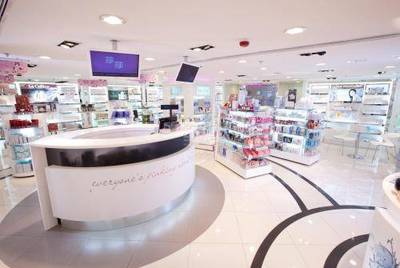 莎莎、卓悦业绩回暖，化妆品零售巨头瞄准大健康品类拓展新增长